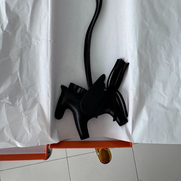 Hermes Pegasus charm so black - Picture 2 of 6
